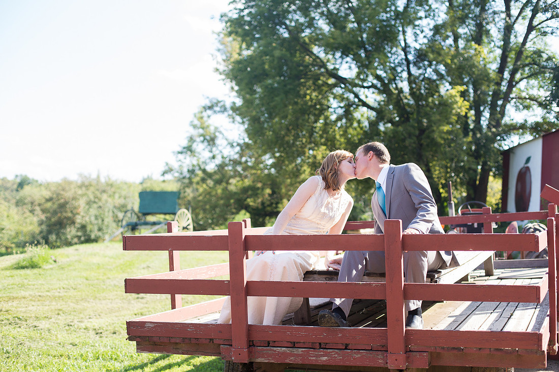 DeerLakeOrchard_WeddingPhotographer_87