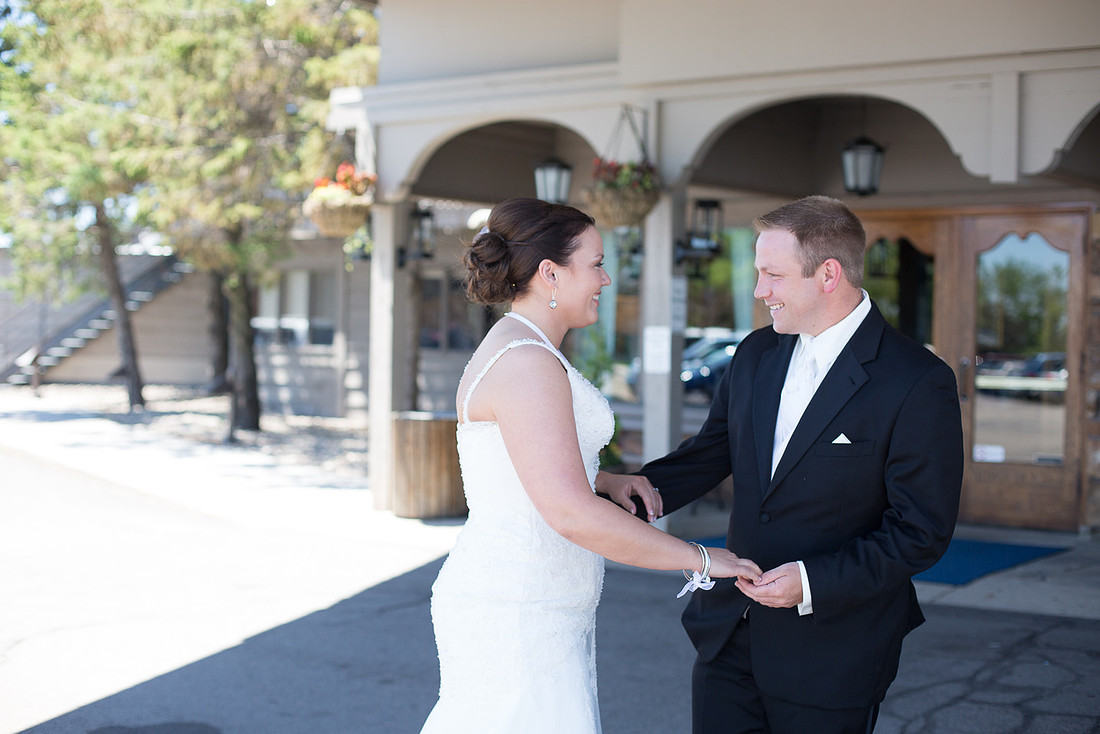 ChanhassenDinnerTheaterWeddingPhotographer_9