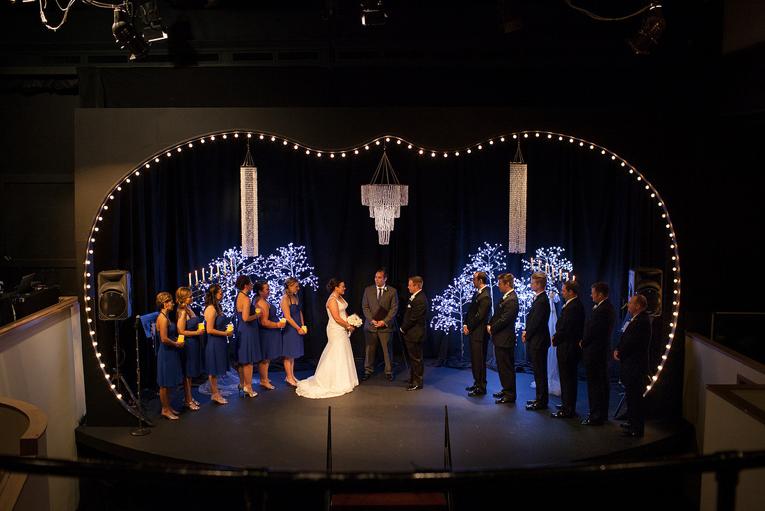 ChanhassenDinnerTheaterWeddingPhotographer_39