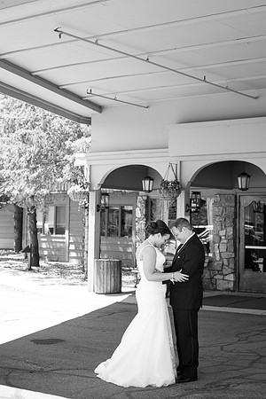 ChanhassenDinnerTheaterWeddingPhotographer_11