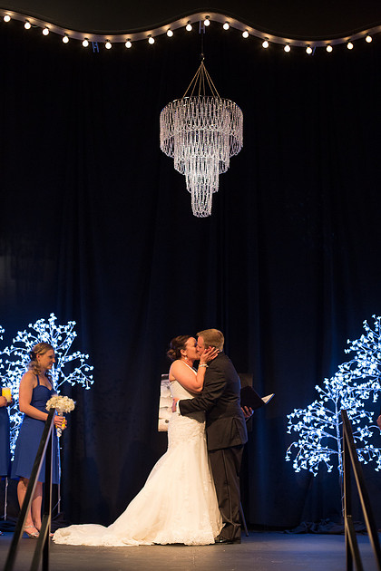 ChanhassenDinnerTheaterWeddingPhotographer_42