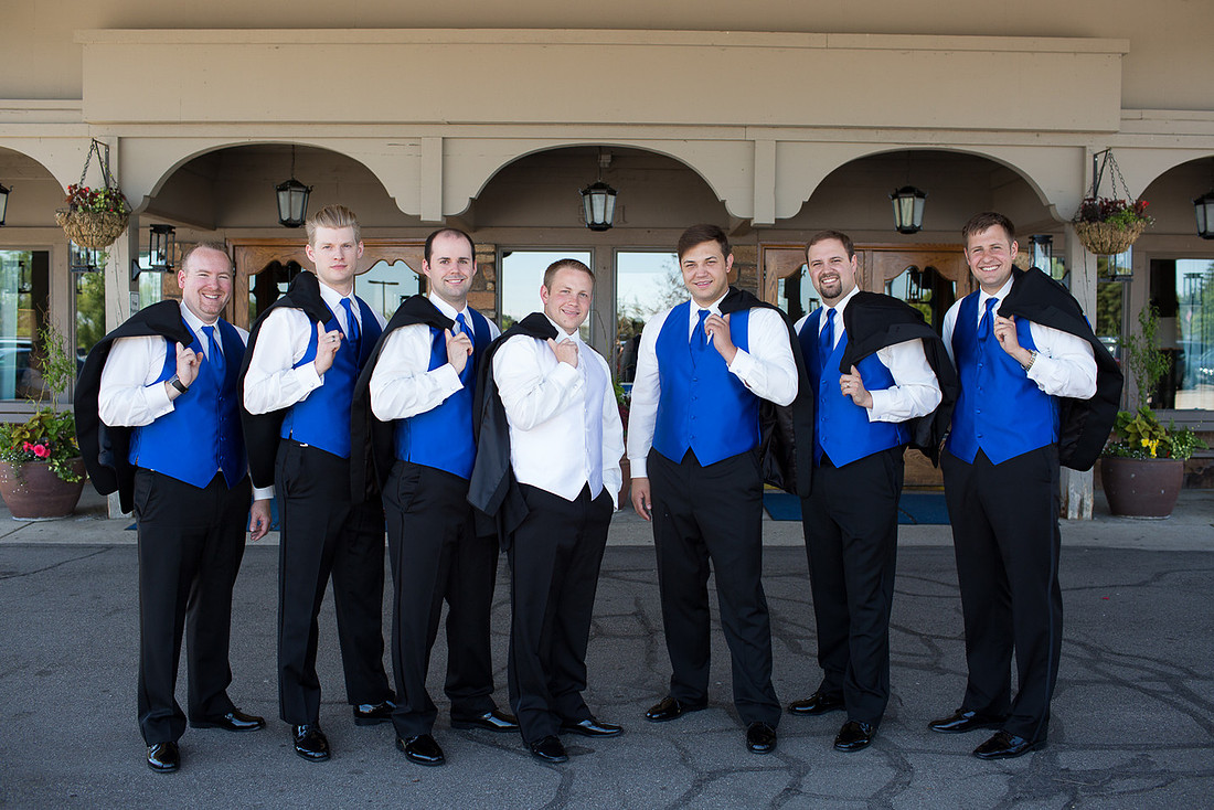 ChanhassenDinnerTheaterWeddingPhotographer_15