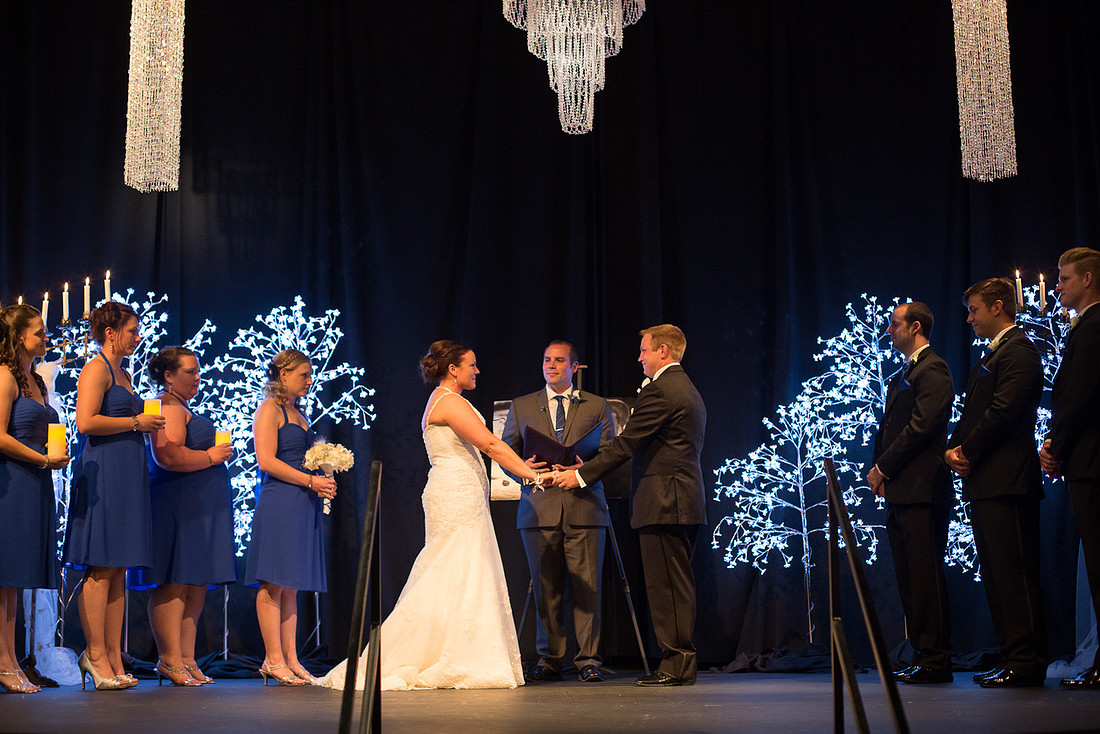 ChanhassenDinnerTheaterWeddingPhotographer_41